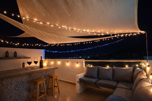 Vacation in a house equipped with heated pool, tranquility and total comfort.