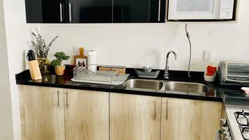 Fridge, microwave, oven, coffee/tea maker