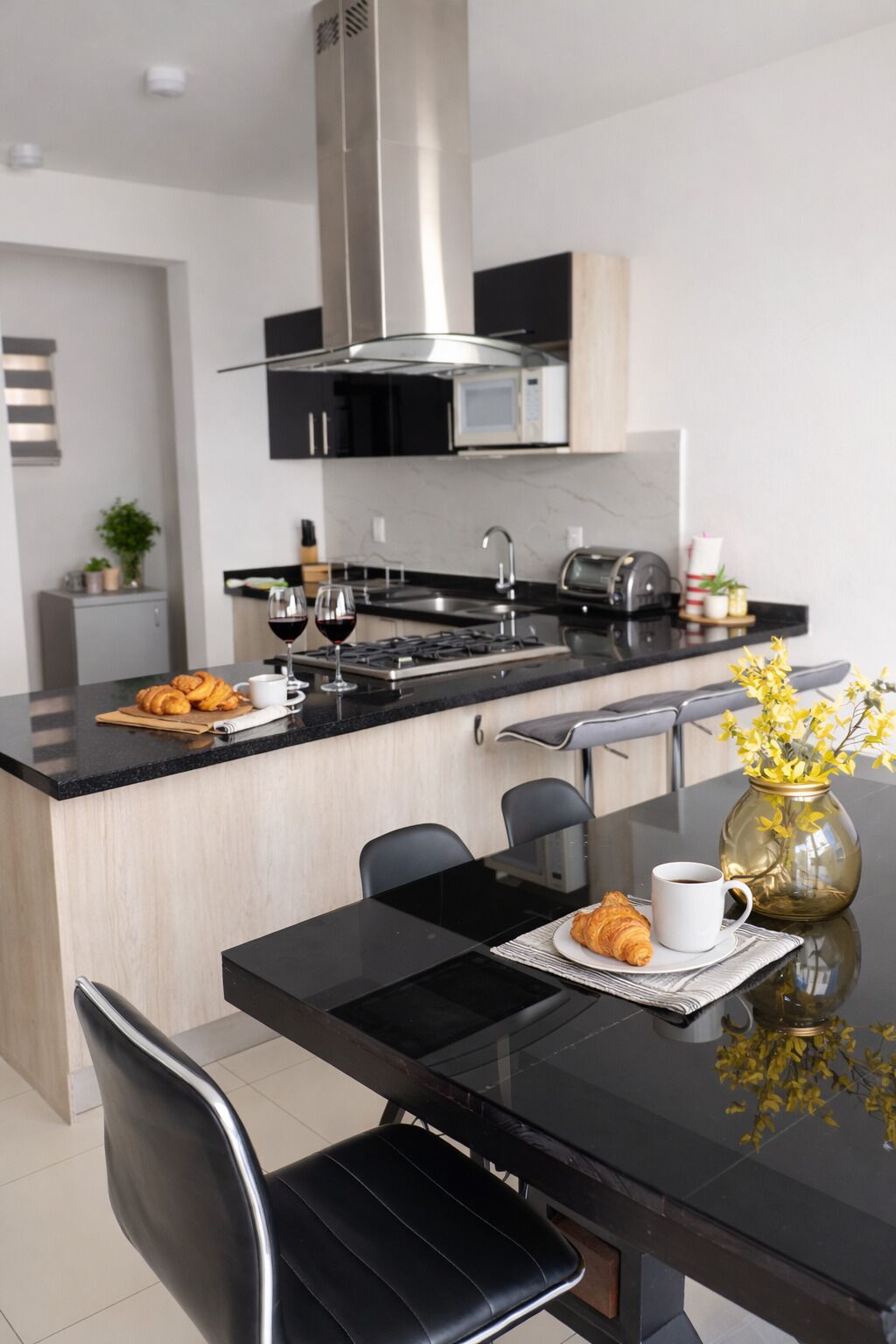 Réfrigérateur, micro-ondes, four, cafetière/bouilloire