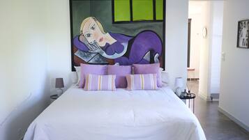 4 bedrooms, in-room safe, desk, iron/ironing board