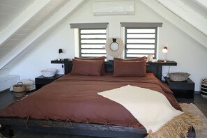 4 bedrooms, in-room safe, desk, iron/ironing board