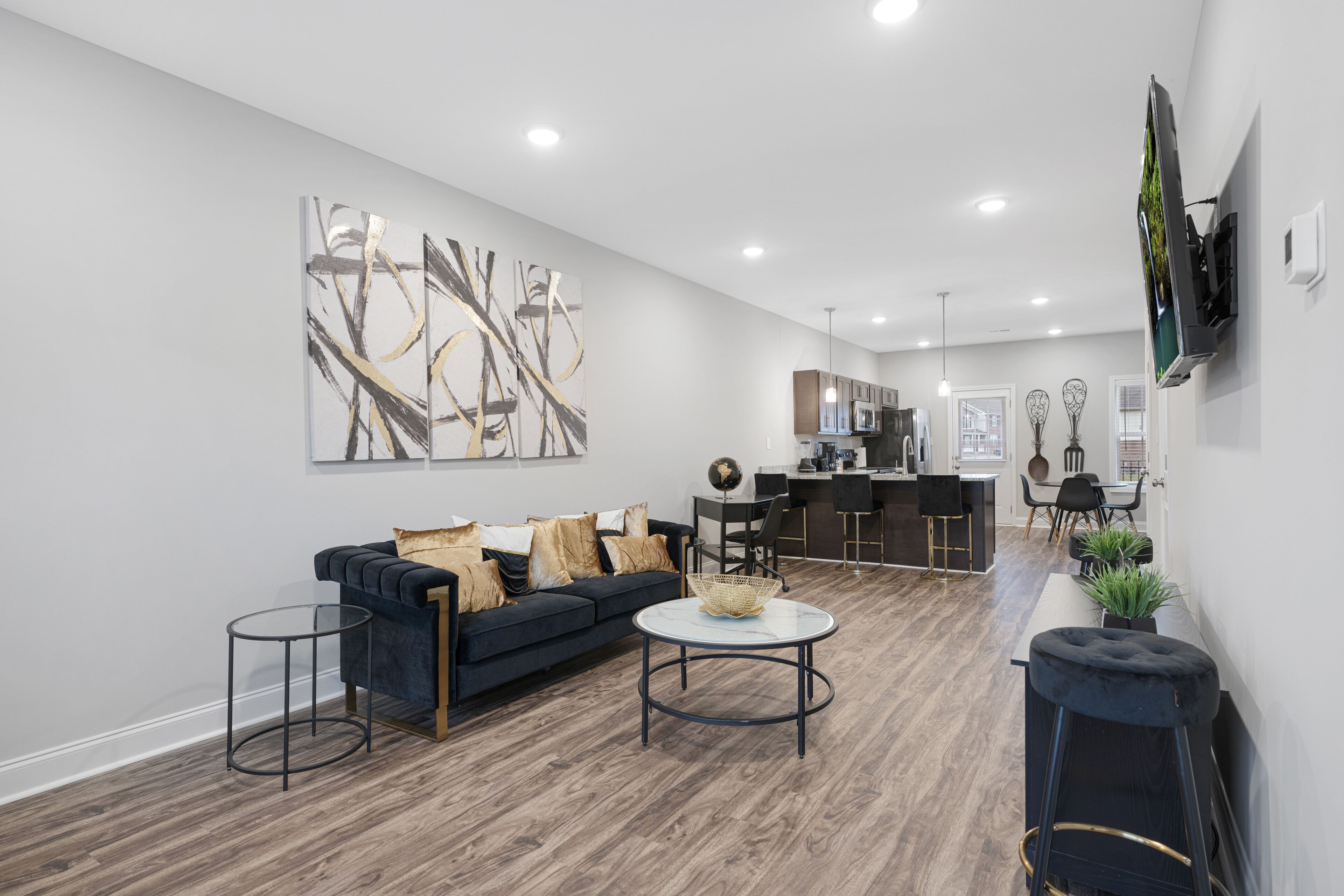 Luxurious Condo/Townhouse