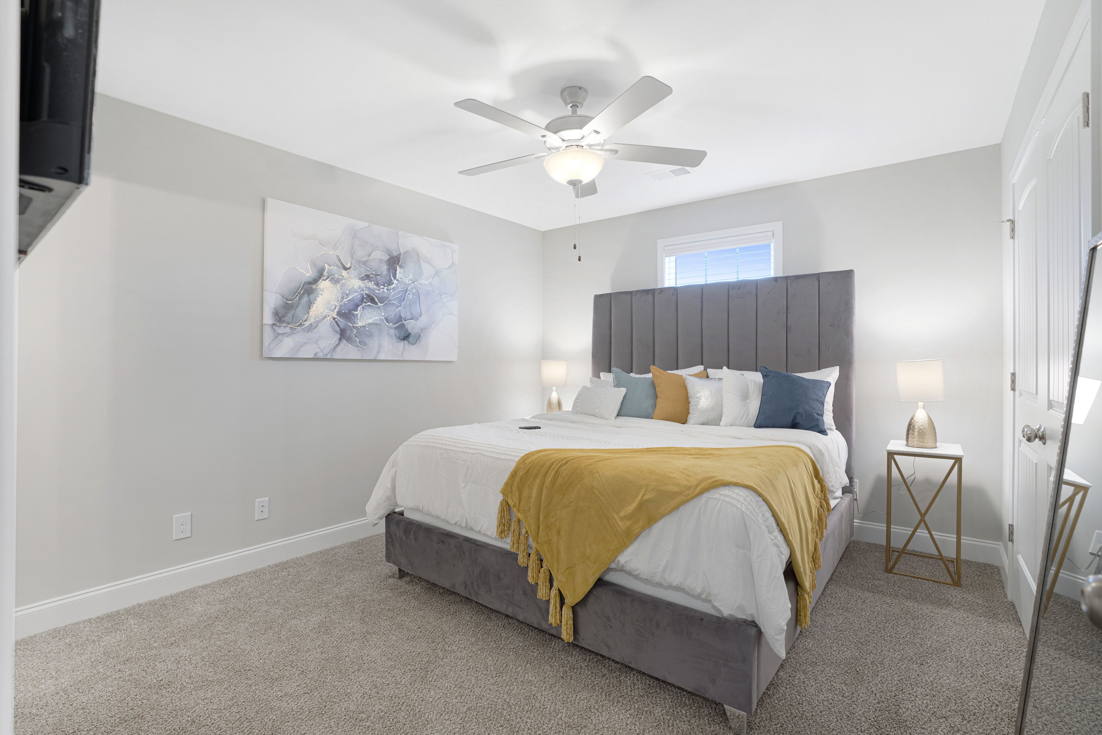 Luxurious Condo/Townhouse