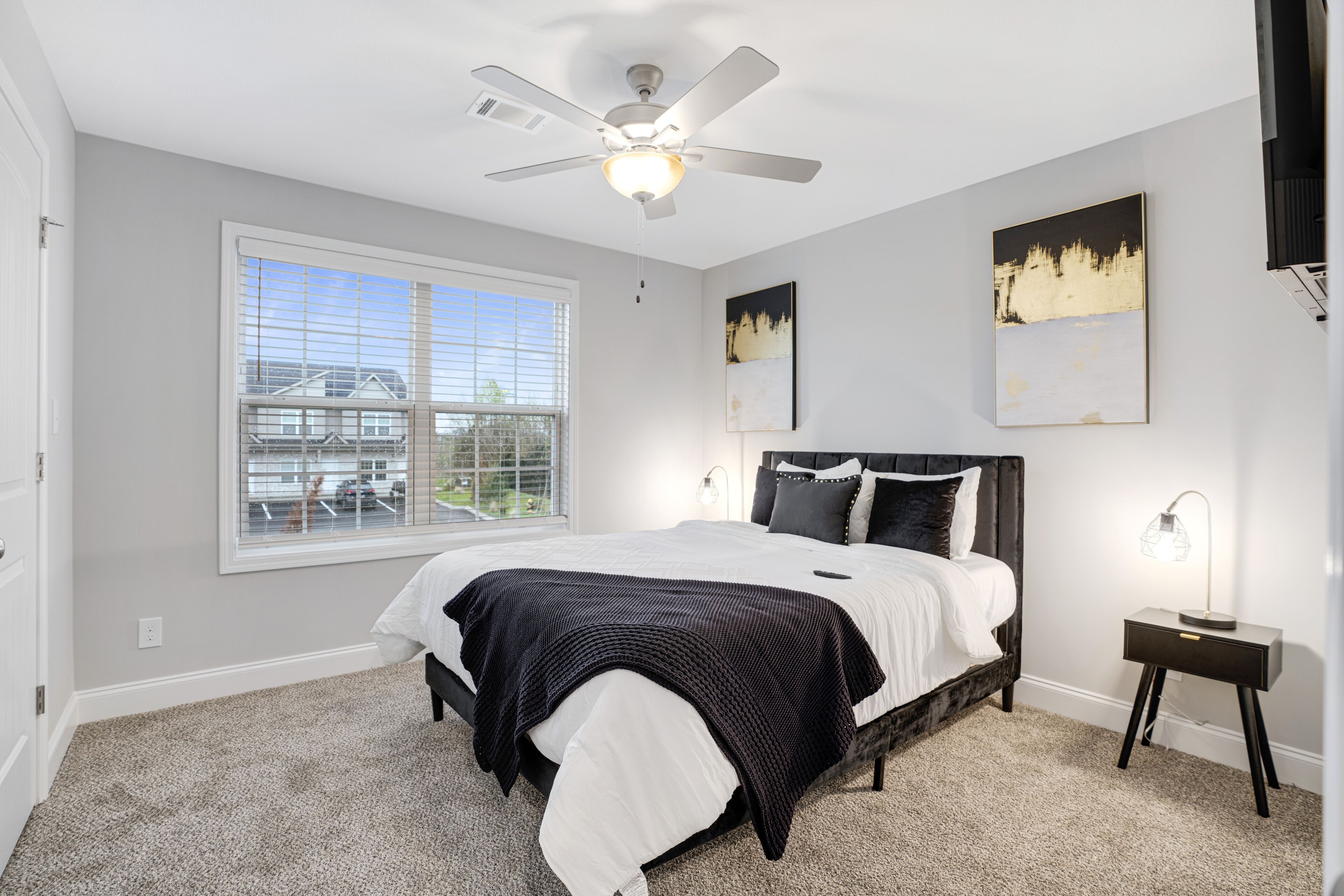 Luxurious Condo/Townhouse