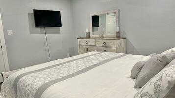 3 bedrooms, desk, free WiFi, bed sheets