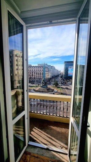 Superior Triple Room, Monument View | Utsikt från rummet