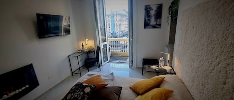 Deluxe Double Room, Monument View | Escritorio, espacio para trabajar con laptop y cortinas blackout