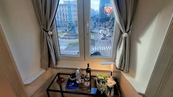 Standard Double Room, Monument View | Desk, laptop workspace, blackout drapes, free WiFi