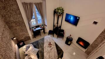 Exclusive Triple Room, City View