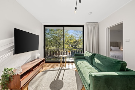 Smart TV 55 pulgadas con canales de televisión digitales, televisión. Peppertree Apartments