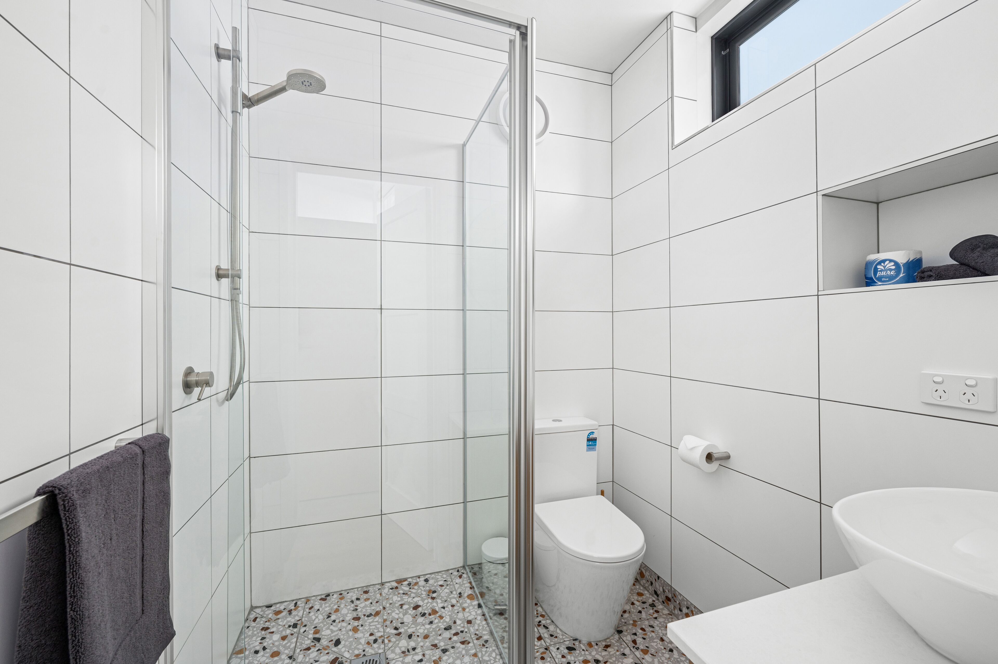 Studio | Bathroom | Shower, free toiletries, hair dryer, towels
