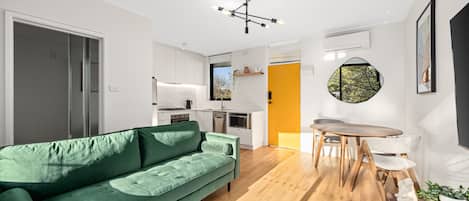 Apartment | Laptop workspace, iron/ironing board, free WiFi, bed sheets
