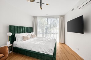 Studio | Laptop workspace, iron/ironing board, free WiFi, bed sheets - Peppertree Apartments (Sale)