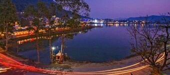 Family-run hotel located just a stone's throw away from the beautiful Fewa Lake!