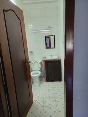 Ducha, toallas, jabón y champú