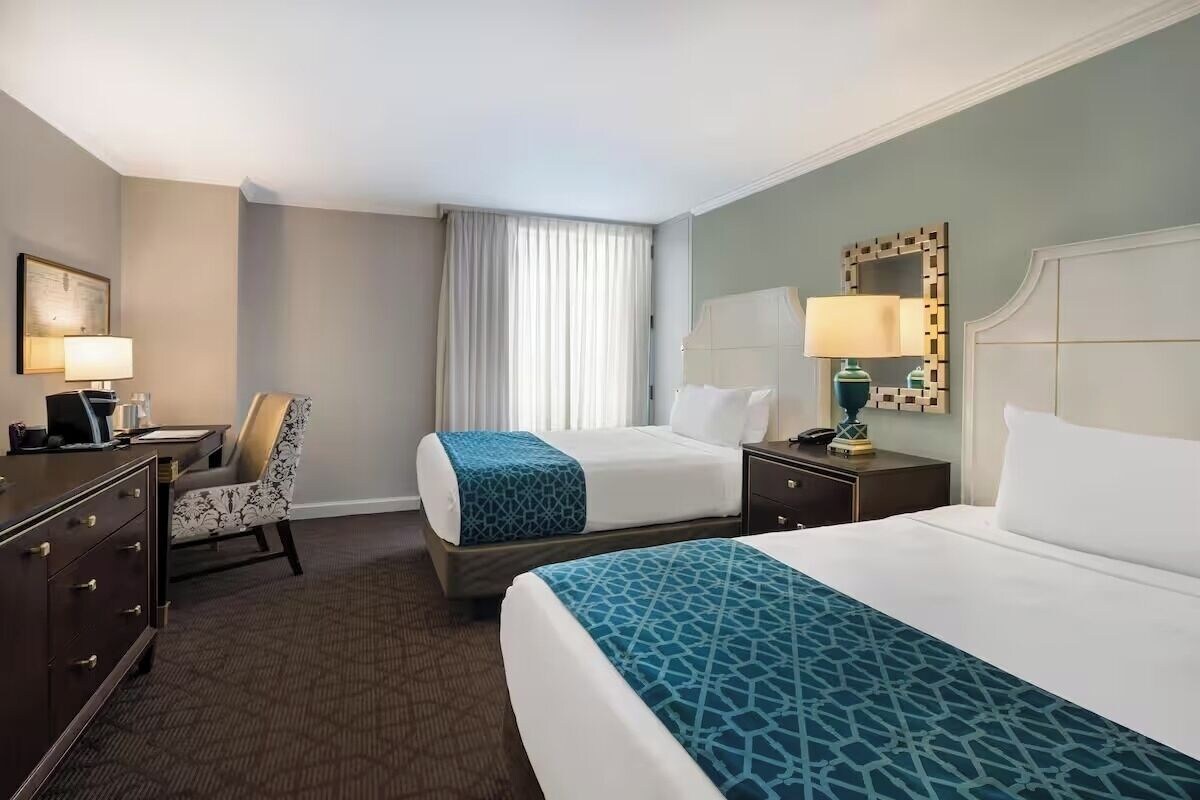 Stay Next to Jackson Square! Pet-friendly Room! Pool Available!