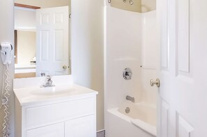 Secador de pelo y toallas