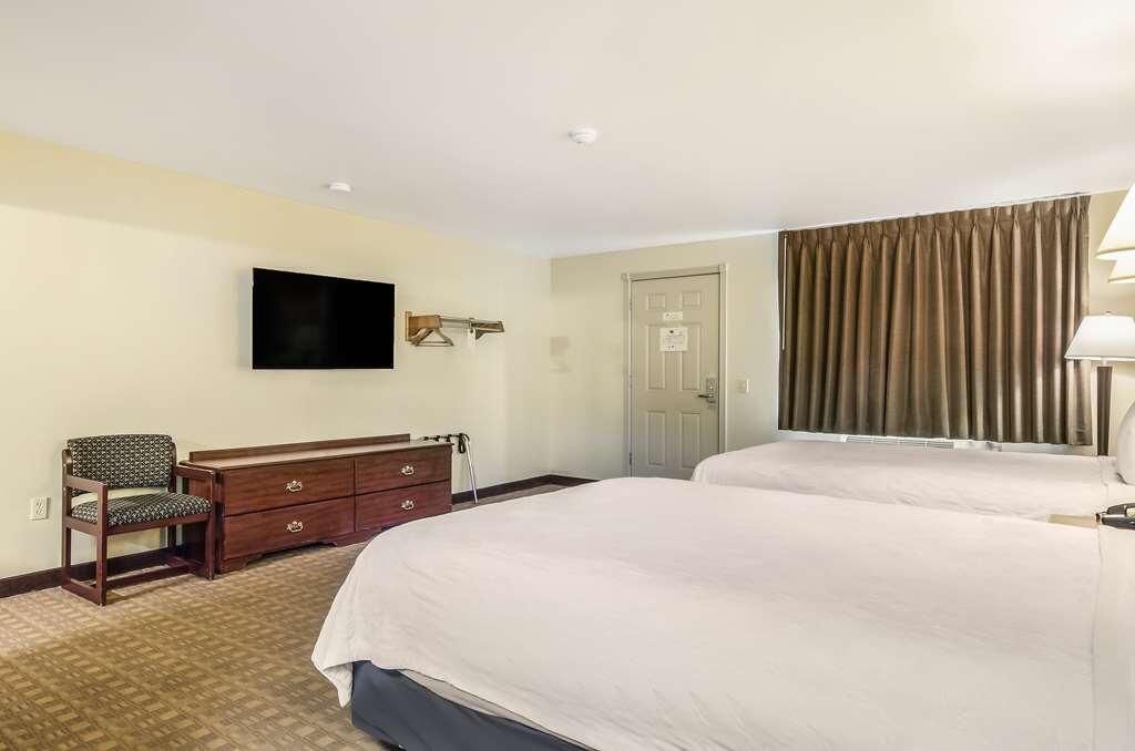 Relaxing Stay! Free Parking and Breakfast, Pets Allowed, Near Peels Slough!