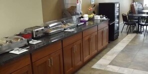 Dining - Convenience At Its Best! With Free Breakfast, Pets Allowed, Free Parking! (Montesano)