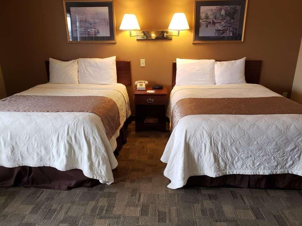 Maximum Comfort! Comes with Free Breakfast & Parking, Pet-friendly Property!