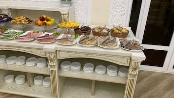 Free daily buffet breakfast