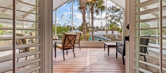Walk Everywhere, Fenced Backyard, Hot Tub, Fire Pit, Screened Porch, Man Cave, $300 in Free Tickets!