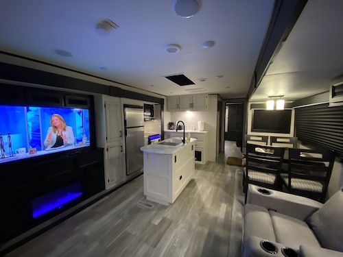 Tranquil, Relaxing Country Setting - 1BR RV