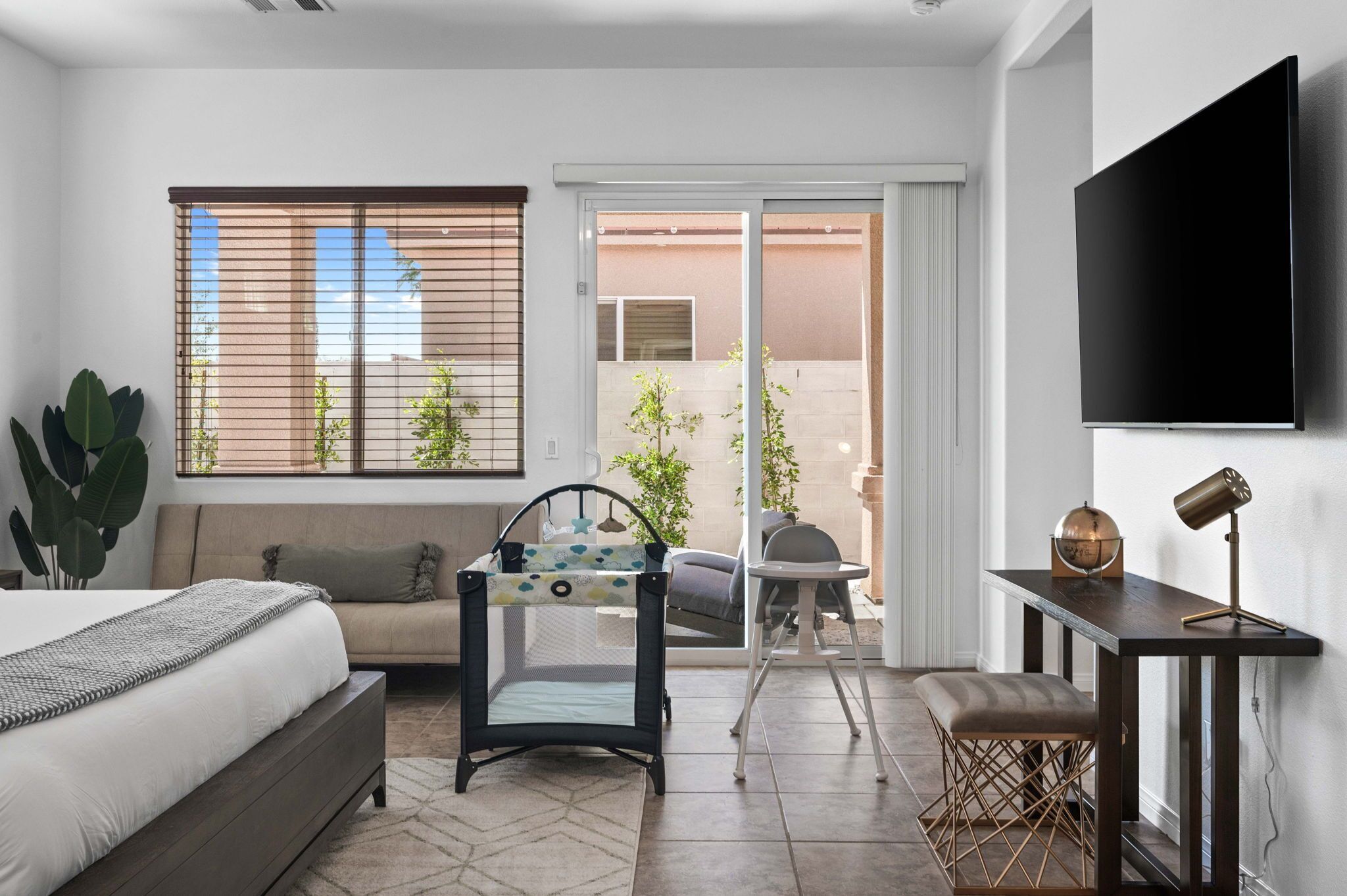 4 多间卧室、办公桌、熨斗/熨衣板、旅行婴儿床