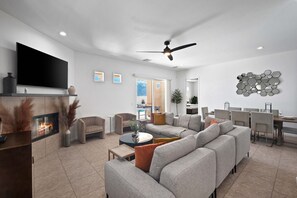 Smart TV, fireplace, foosball, books - Desert Dream: Brand New Pool&Spa, Game Room, Views (Desert Hot Springs)