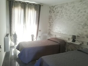 2 sovrum, strykjärn/strykbräda och sängkläder