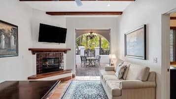 Smart TV, fireplace