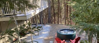 Secluded, forest views, private hot tub, pet friendly, rivers, lakes, wineries