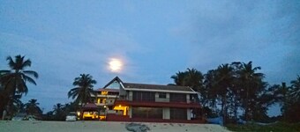 "Sun Sand Sea-Esta" 2BHK Luxury Beach Staycations