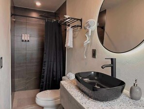 Sèche-cheveux, shampoing