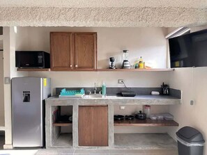 Fridge, microwave, stovetop, coffee/tea maker - Central Boutique, Near the Famous Market 28! (CancÃºn)