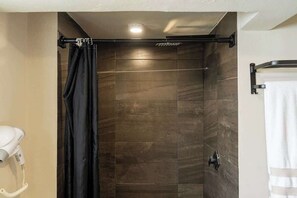 Dusche, Haartrockner, Shampoo