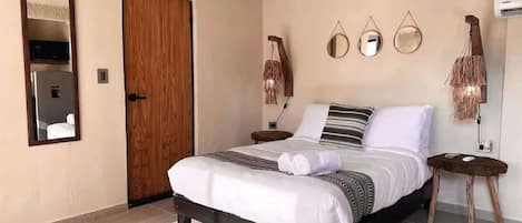 Iron/ironing board, WiFi, bed sheets