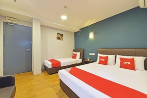 Comfort Triple Room | Free WiFi, bed sheets - Bergamo Hotel Kuala Lumpur (Kuala Lumpur)