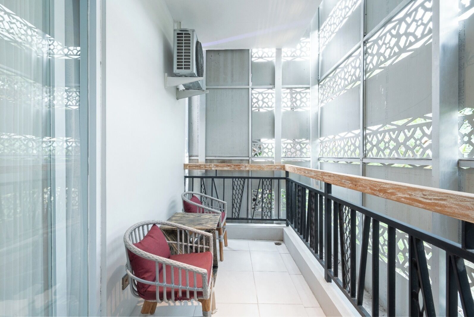 Room, 1 King Bed, City View | Terrace/patio