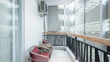 Room, 1 King Bed, City View | Terrace/patio