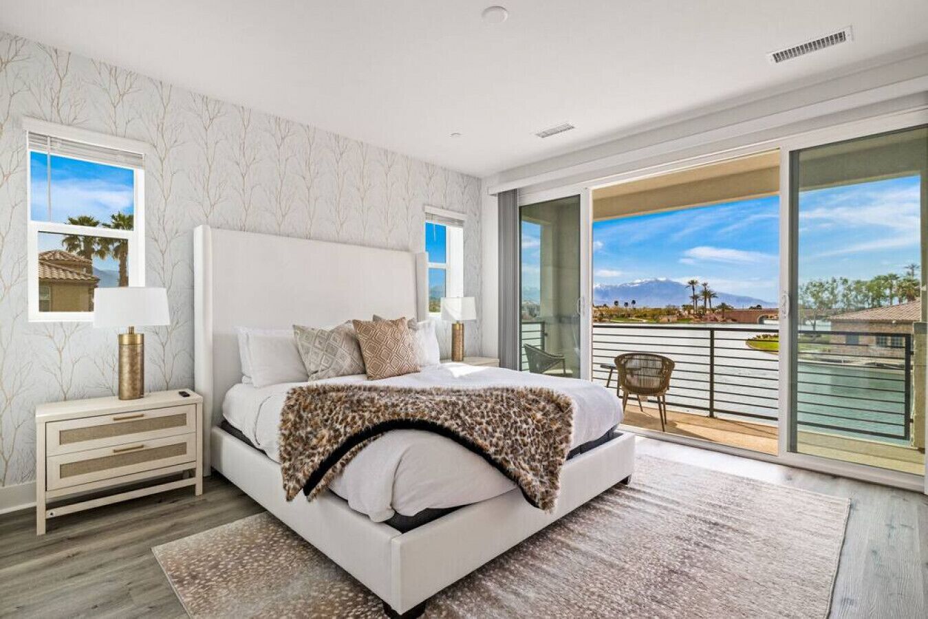 Armonia #1 · Blissful Lakefront Haven w/ Stunning views & Spool