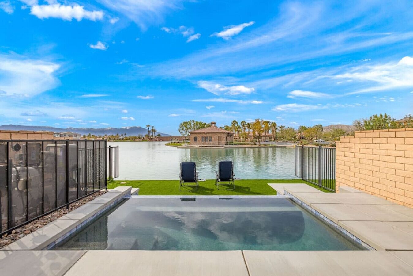 Armonia #1 · Blissful Lakefront Haven w/ Stunning views & Spool