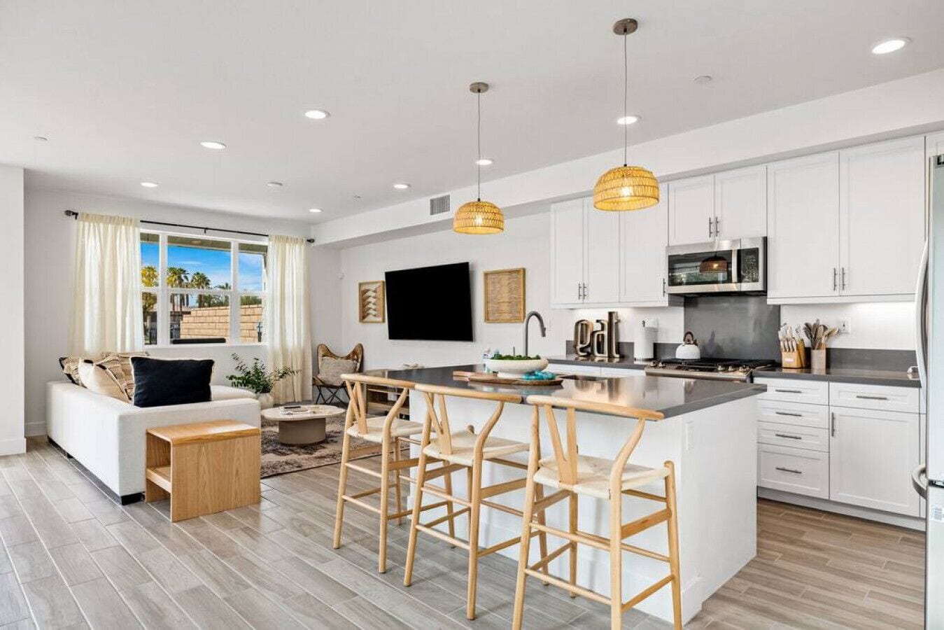 Armonia #1 · Blissful Lakefront Haven w/ Stunning views & Spool