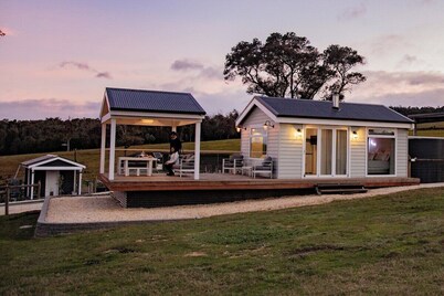 Gumnut Cottage Gippsland | Mountain View · Tiny Eco Stay | Mountain Views Firepl