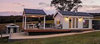 Gumnut Cottage Gippsland | Mountain View · Tiny Eco Stay | Mountain Views Firepl