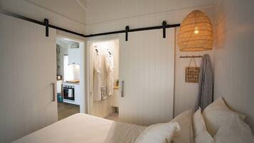 1 dormitori i planxa i posts de planxar