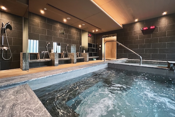 Indoor spa tub