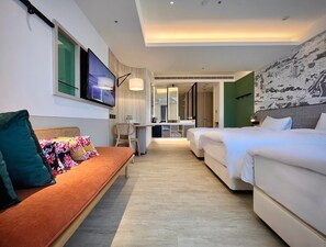 Ropa de cama de alta calidad, cubrecamas, minibar y cortinas blackout 