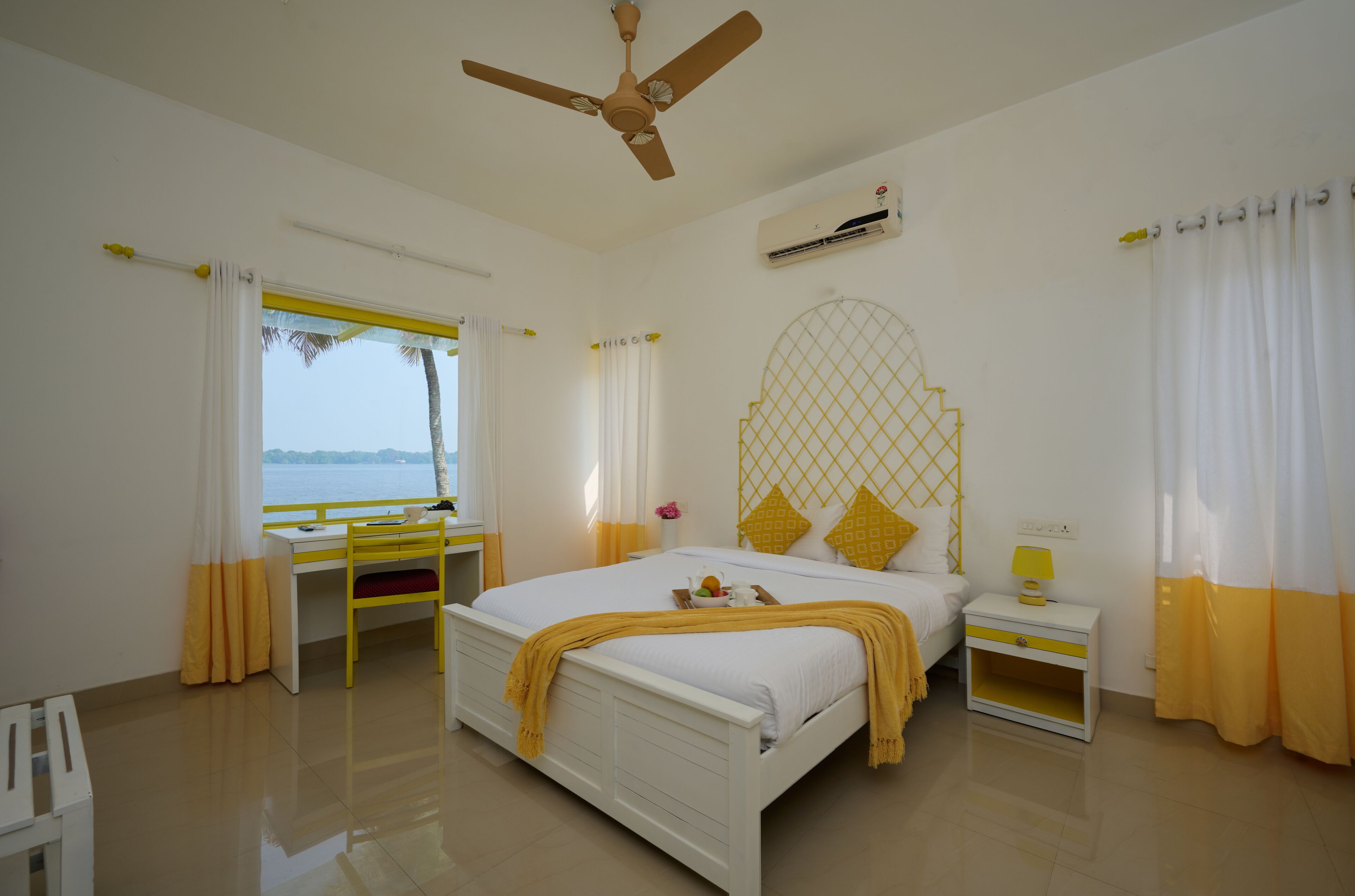 Desk, free WiFi, bed sheets