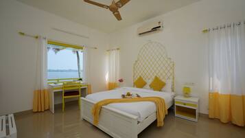 Desk, free WiFi, bed sheets